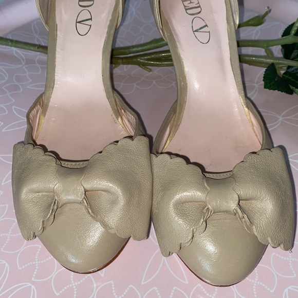 REDUCED!!Valentino Red V d’Orsay kitten heels shoes - Picture 4 of 17